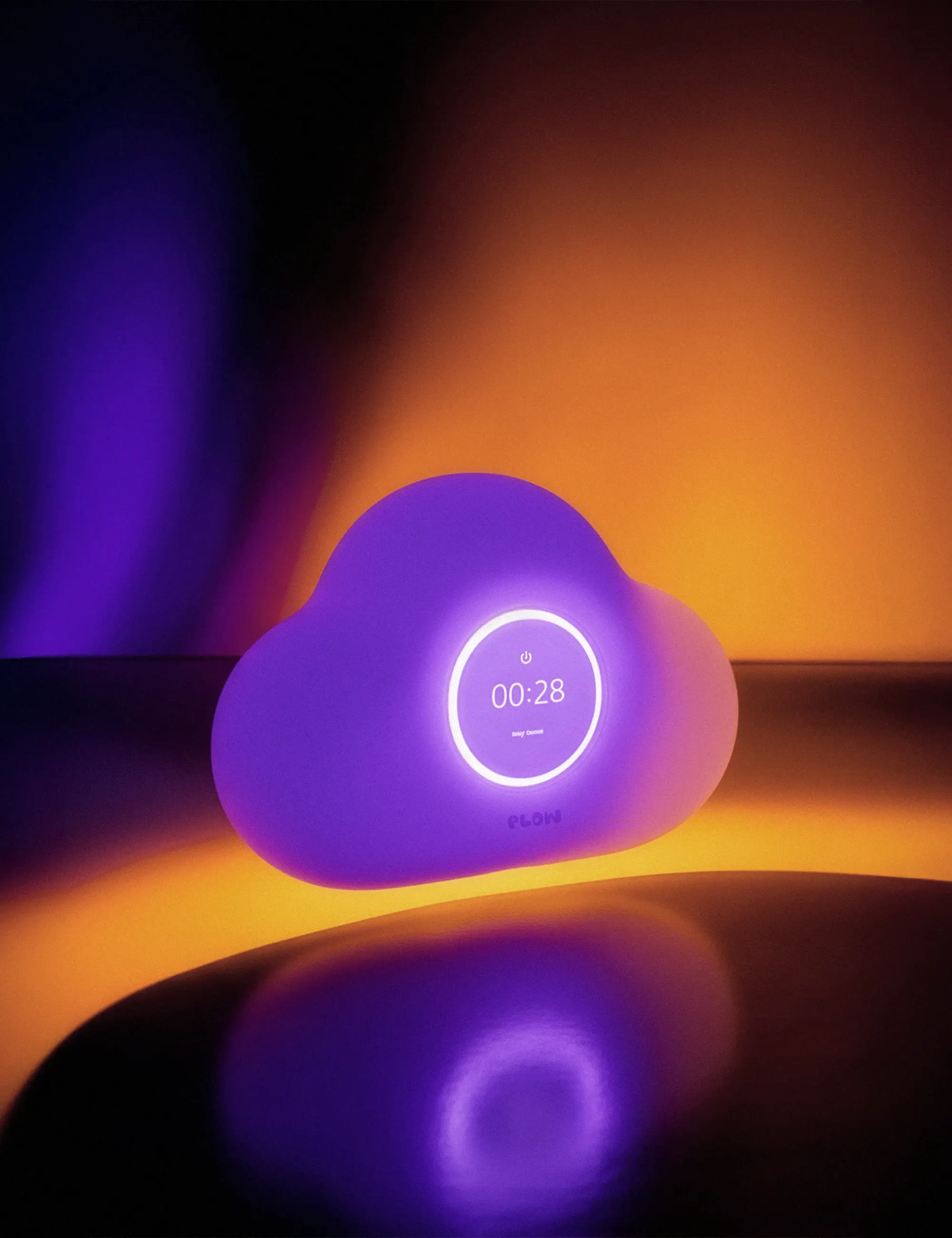 Plow, veilleuse en forme de nuage plow, vue 3D sur fond de lumière photoshoot, par Clarisse Joly (rvb challenge)